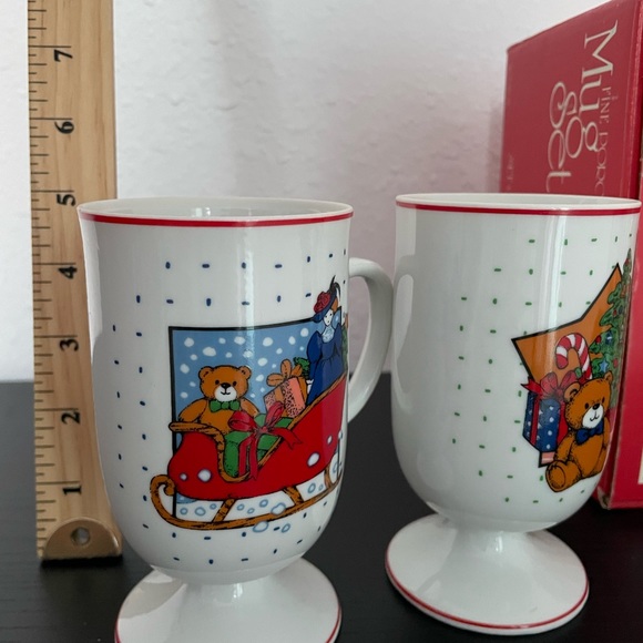 VINTAGE Fine Porcelain Christmas Theme Print Design 4 pcs Mug Set.(NWT) - Picture 5 of 5